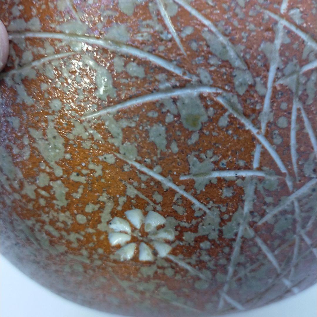 お値打ちのある赤色陶器の花瓶 　　信楽焼　陶芸クラフト　 花模様 陶器