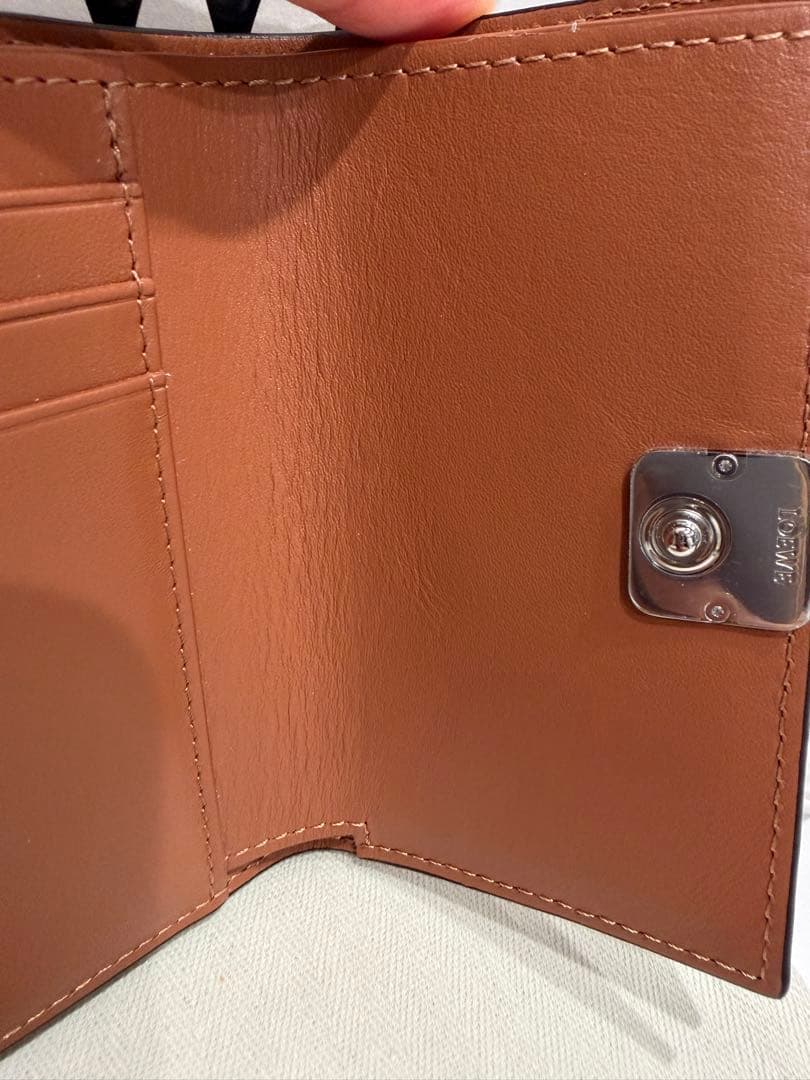 【新品同様】ロエベ アナグラム バーティカル スモール ウォレット タン