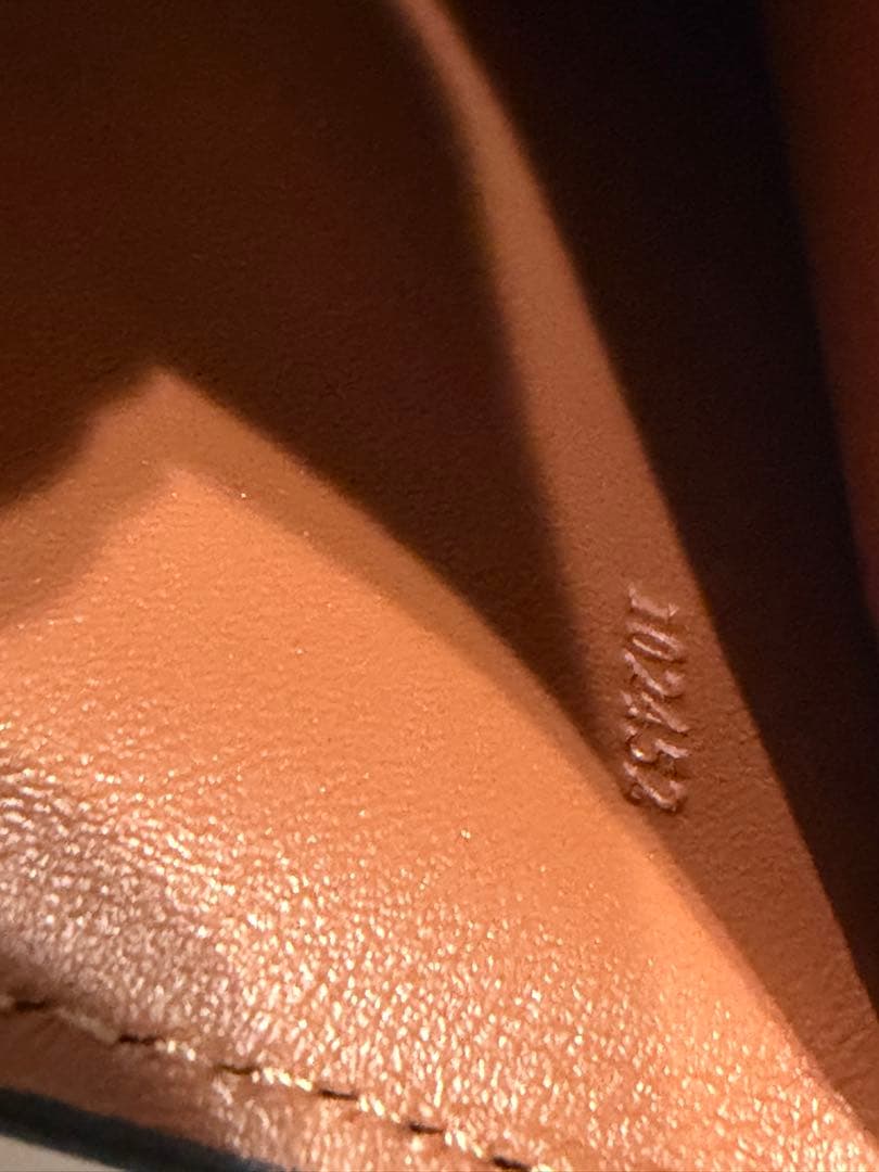 【新品同様】ロエベ アナグラム バーティカル スモール ウォレット タン