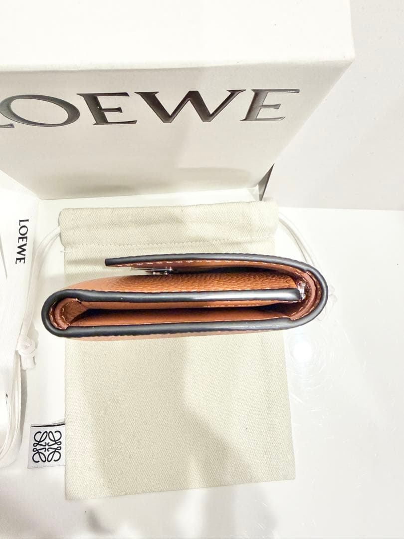 【新品同様】ロエベ アナグラム バーティカル スモール ウォレット タン