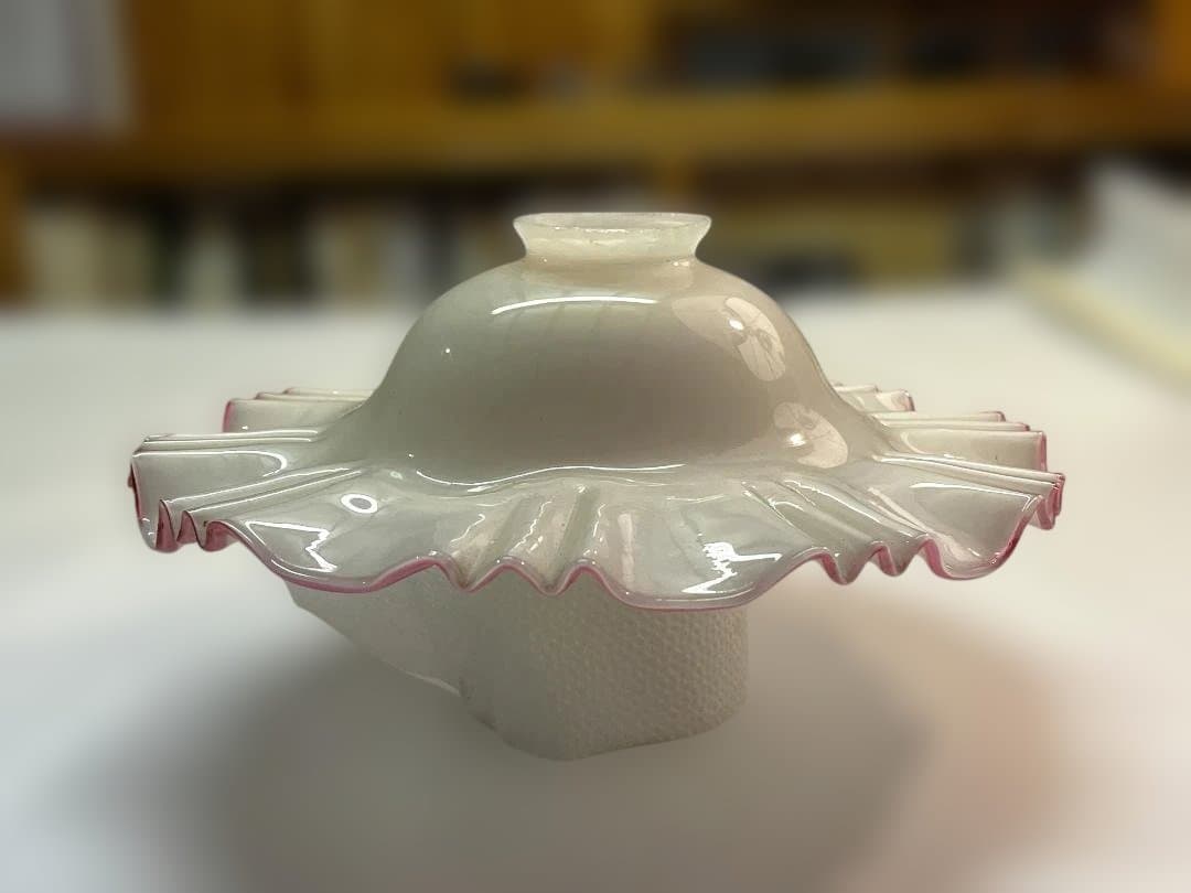 アンティーク ミルクガラス ランプシェード　縁赤フリル　明治~大正