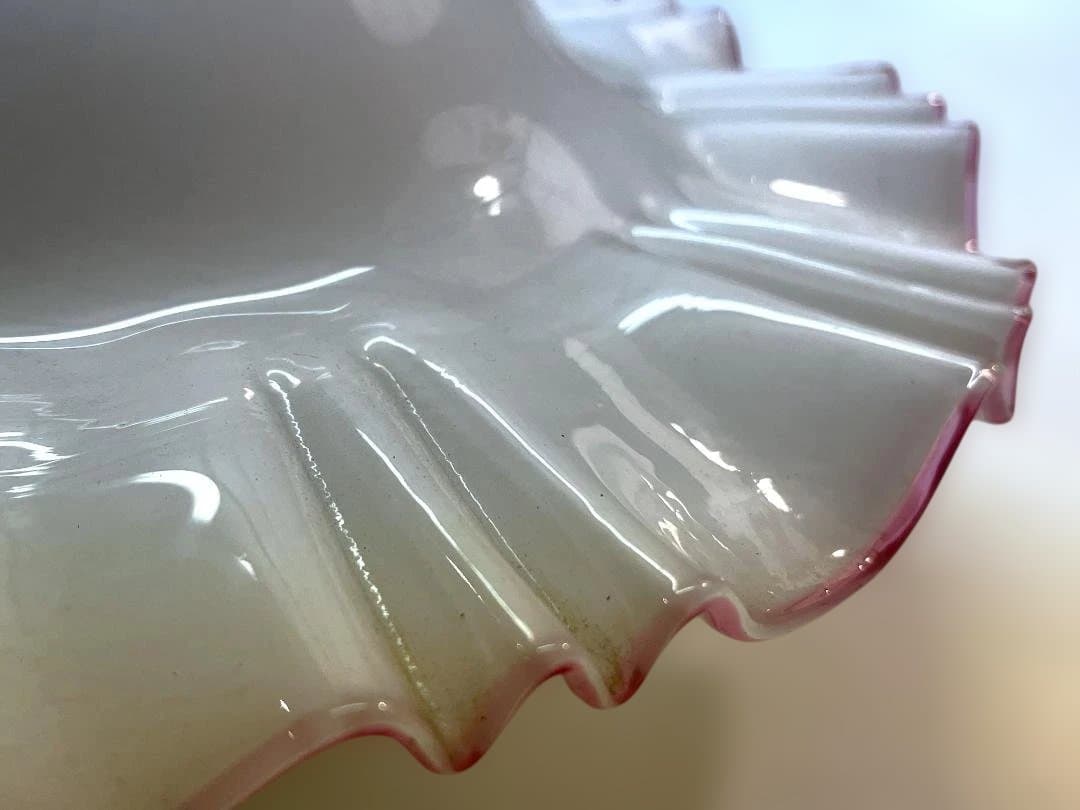 アンティーク ミルクガラス ランプシェード　縁赤フリル　明治~大正