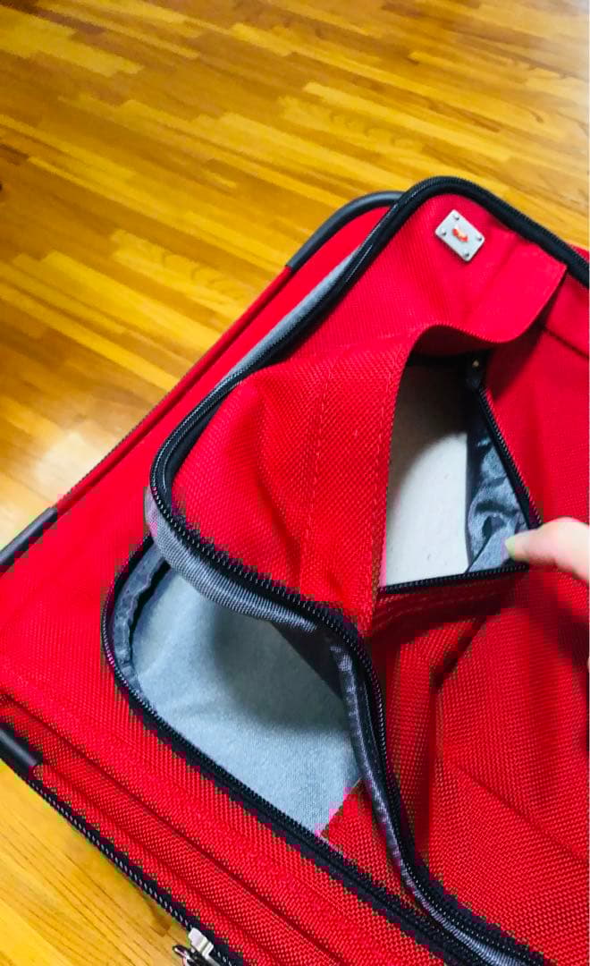 VICTORINOX　ヴィクトリノックス　キャリーカート スーツケース　赤色