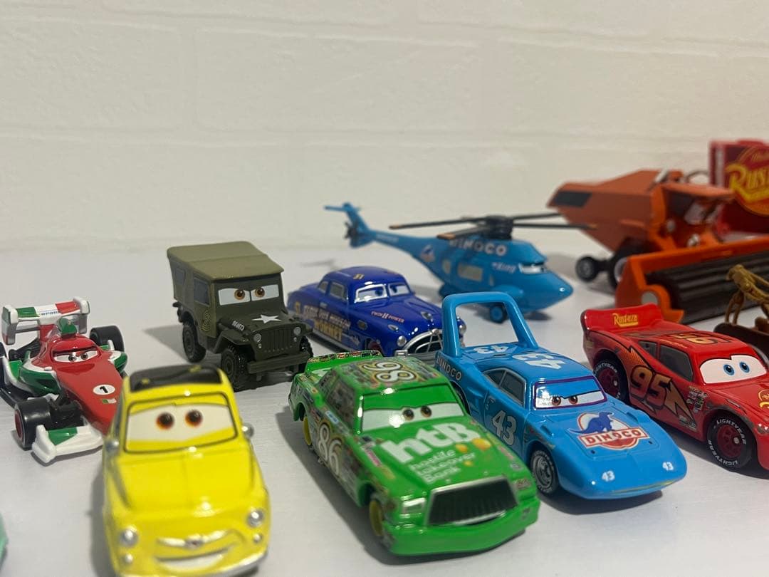 【美品】トミカ カーズ セット （メーターのみ状態が悪いです）