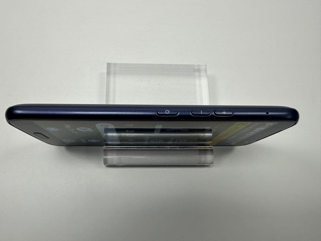 極美品 NTT docomo らくらくスマートフォン F-53E ネイビー