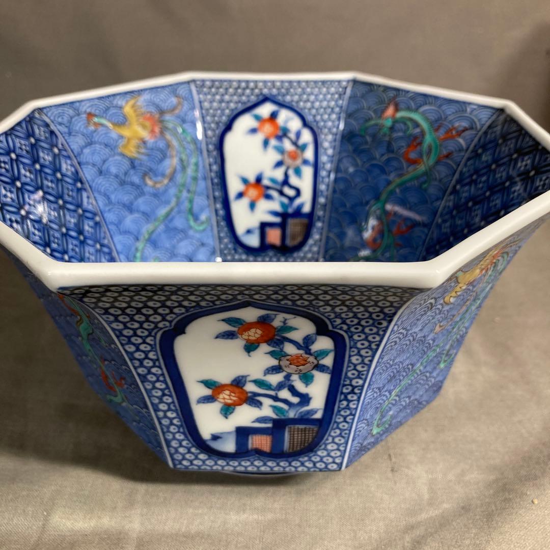 【柿右衛門】人間国宝　名窯　十三代酒井田柿右衛門作　染錦地紋割龍鳳凰文　八角鉢