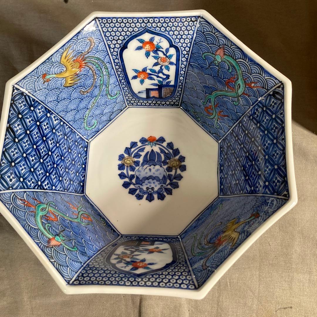 【柿右衛門】人間国宝　名窯　十三代酒井田柿右衛門作　染錦地紋割龍鳳凰文　八角鉢