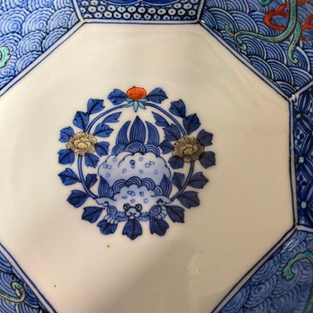 【柿右衛門】人間国宝　名窯　十三代酒井田柿右衛門作　染錦地紋割龍鳳凰文　八角鉢