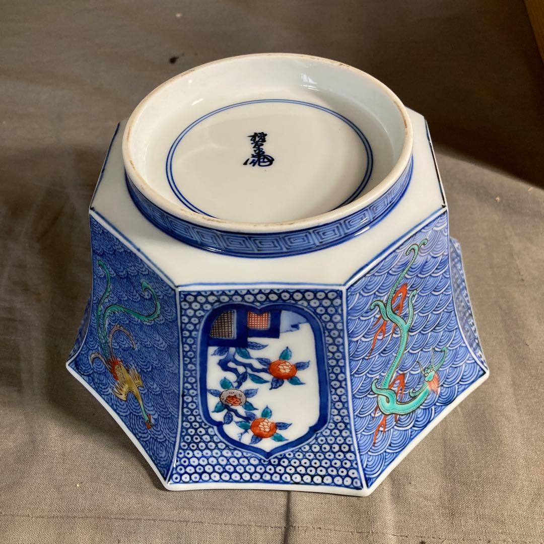 【柿右衛門】人間国宝　名窯　十三代酒井田柿右衛門作　染錦地紋割龍鳳凰文　八角鉢