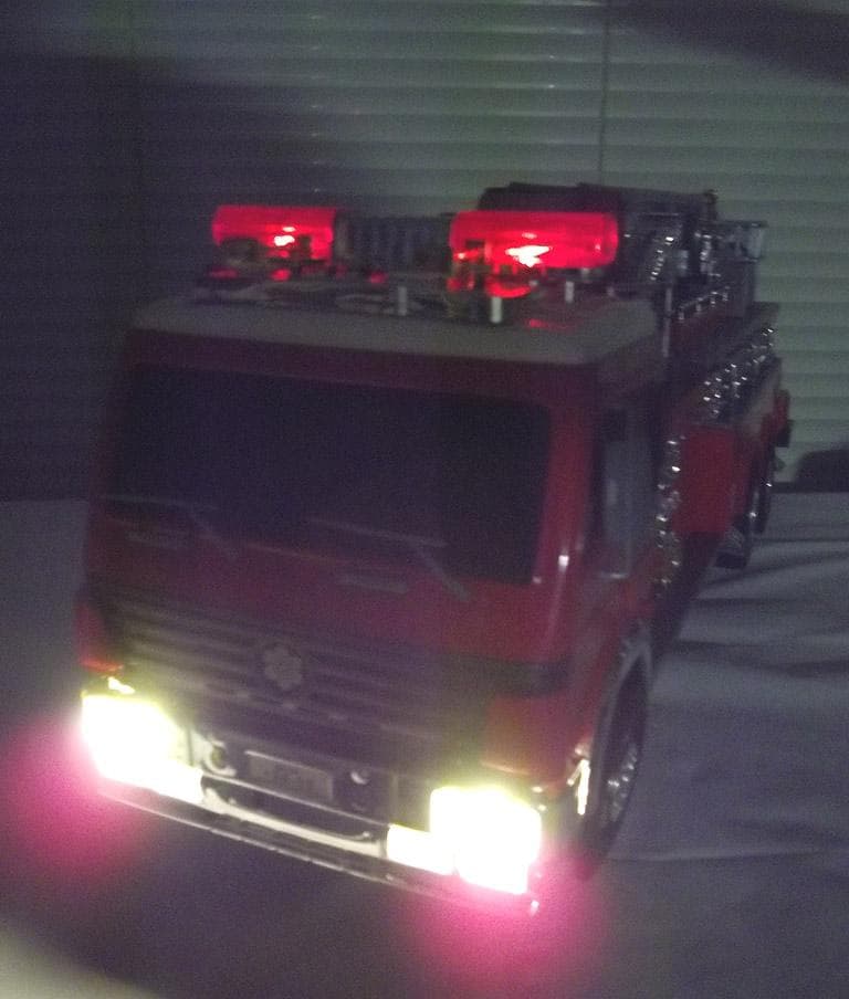 童友社 1/18　大型ラジコン 消防車　はしご車 全長68cm