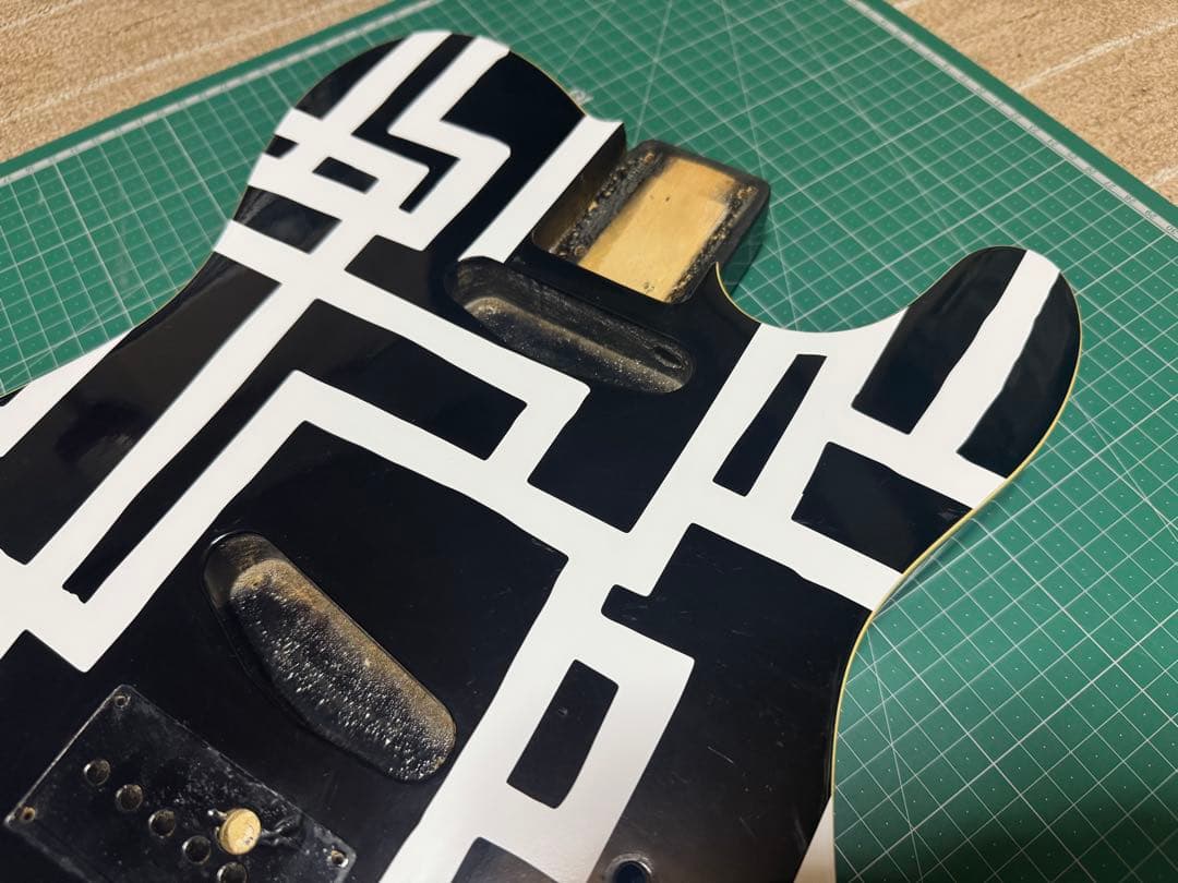 TEJ70か75のボディーのみ　フェルナンデス　幾何学模様ライン入り