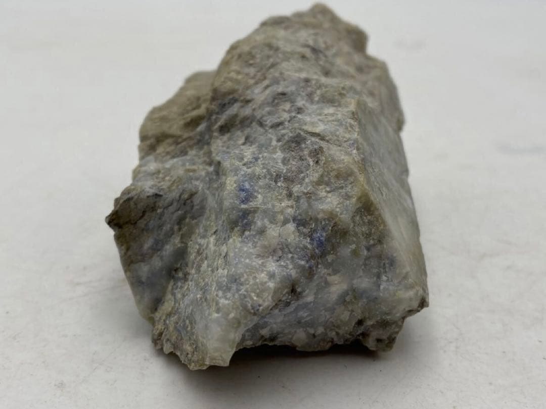 【P094】糸魚川石含有　翡翠　400g　天然石　新鉱物　イトイガワアイト　標本