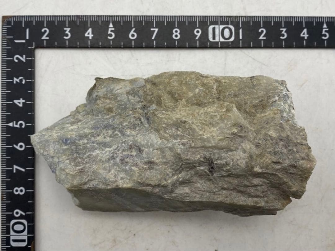 【P094】糸魚川石含有　翡翠　400g　天然石　新鉱物　イトイガワアイト　標本