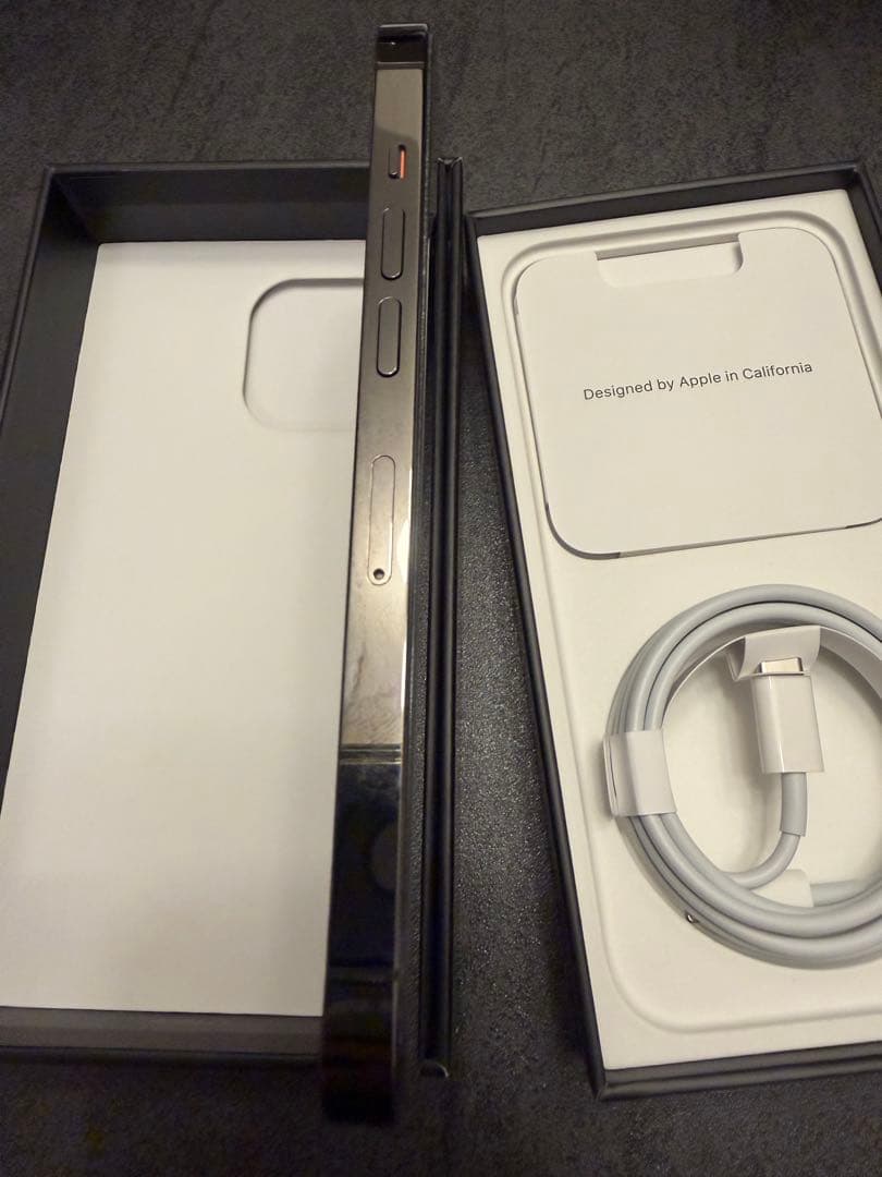 Apple iPhone 13Pro 256GB グラファイト 画面シール付き