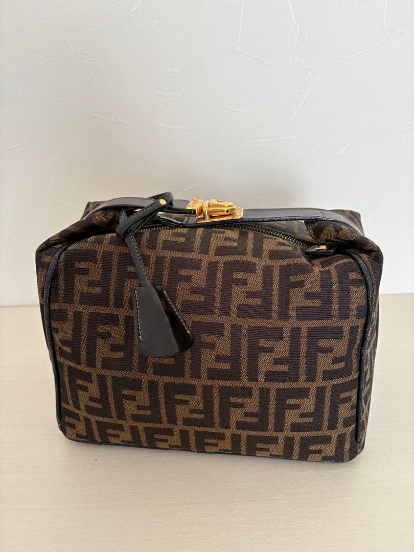 【値下げ！】FENDI フェンディ ズッカ 柄バニティバッグ ブラウン 茶