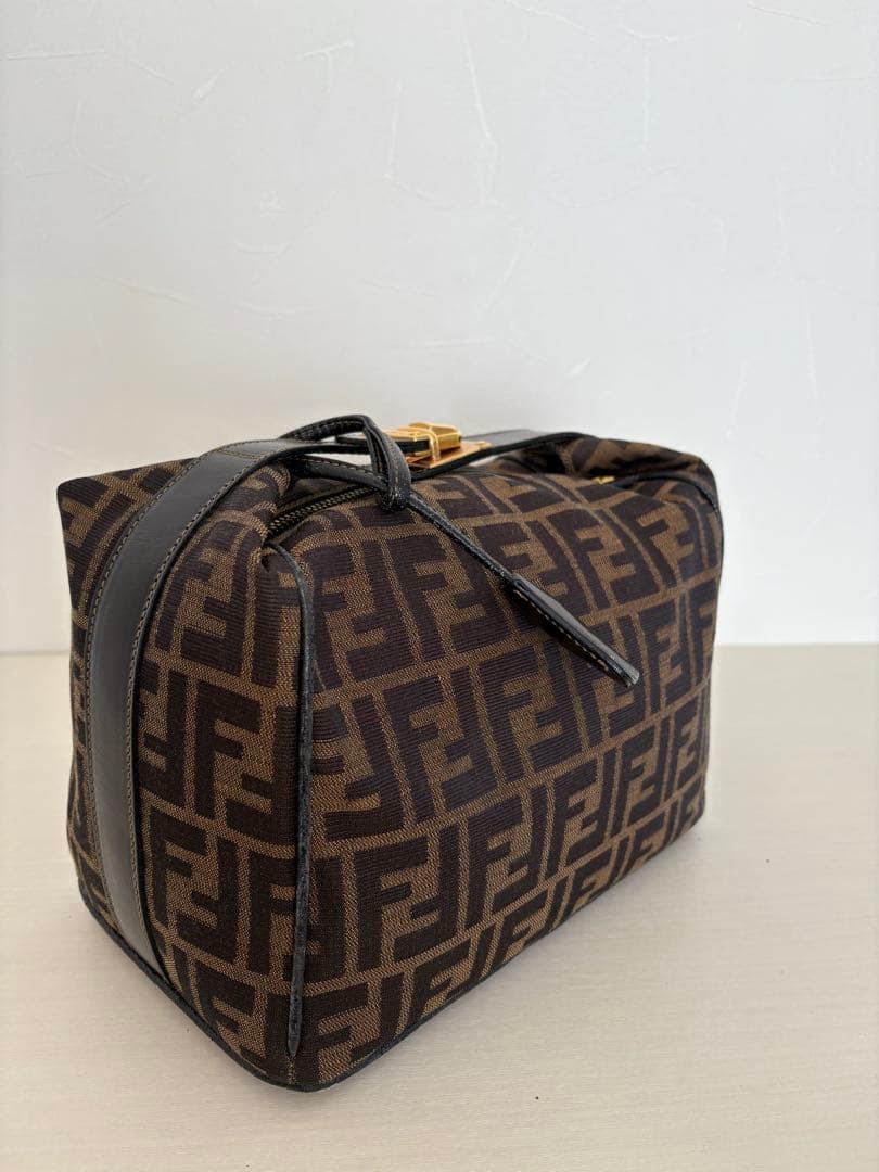 【値下げ！】FENDI フェンディ ズッカ 柄バニティバッグ ブラウン 茶