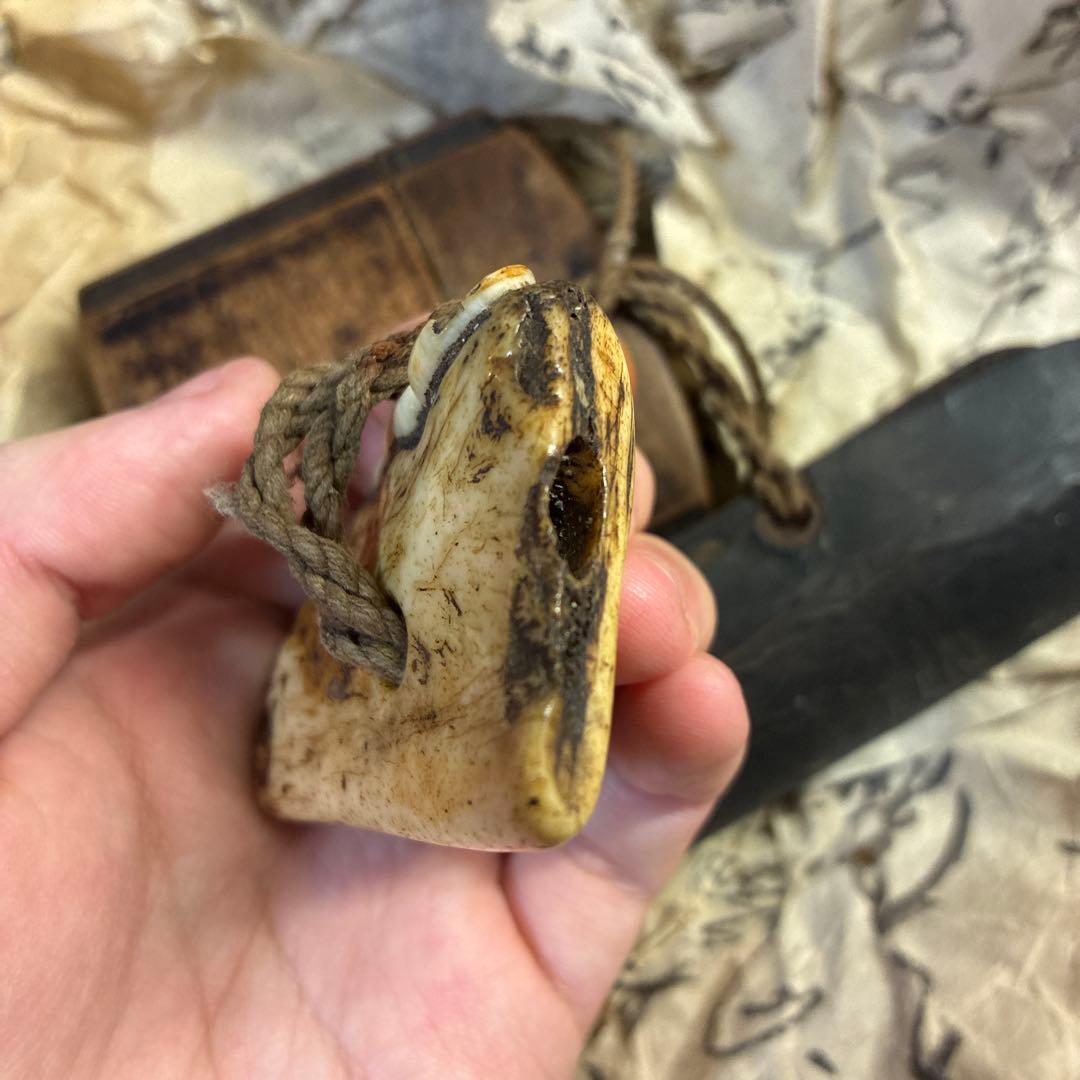 獣牙　根付　呪物　ニホンオオカミ　熊　煙管　煙草