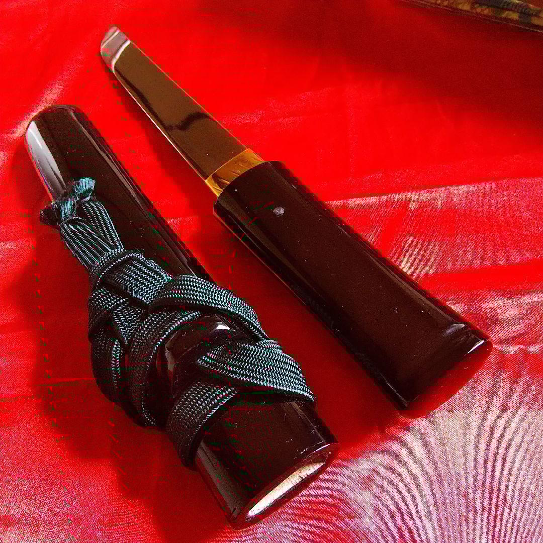 短刀　模造刀　尾形刀剣　黒鞘６寸木製黒塗り未使用保存品　置物■必ず説明見て下さい