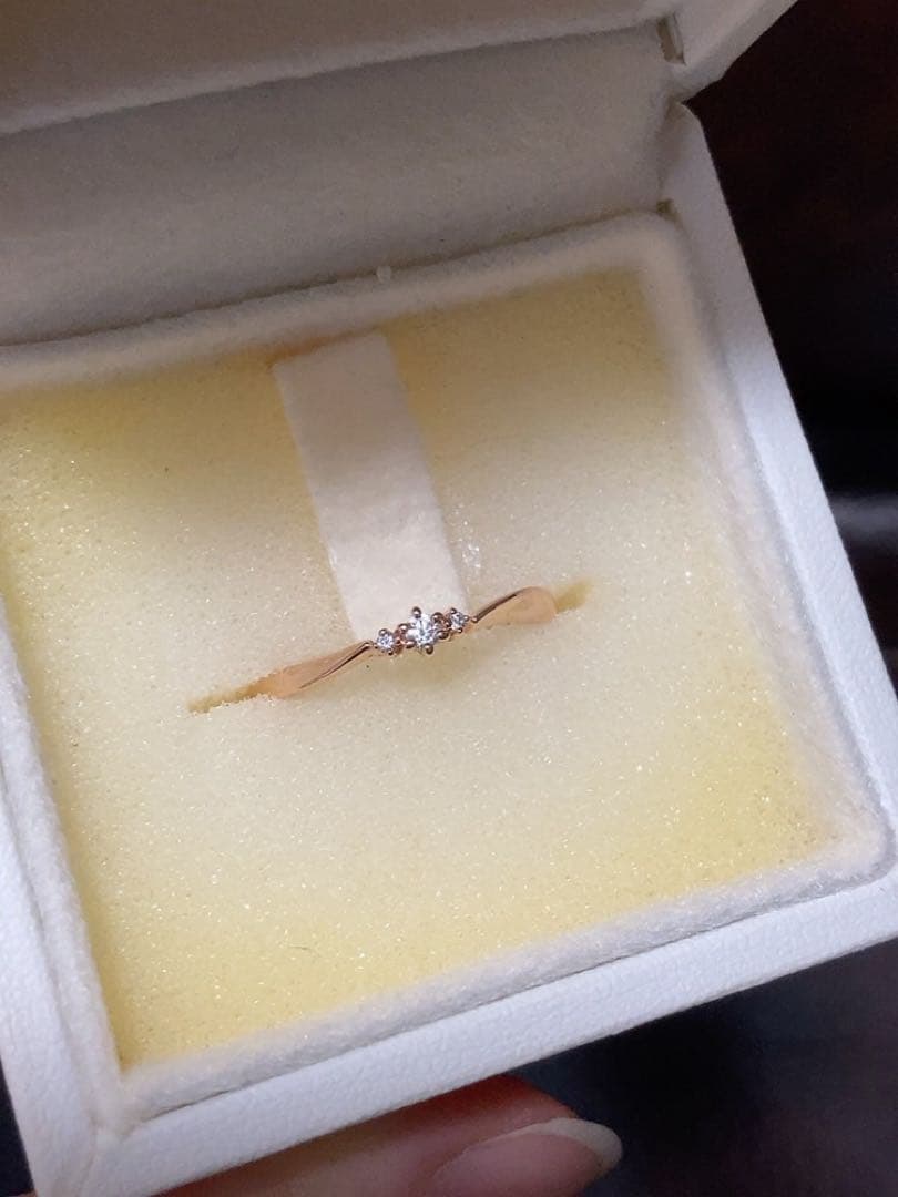 （美品）ローズゴールド ダイヤモンドリング 3石
