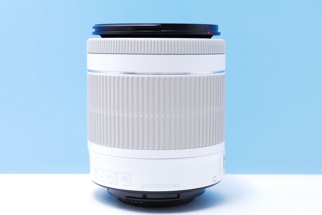 【人気色ホワイト】Kiss X7 手ぶれ補正 軽量 ショット数少ない☆