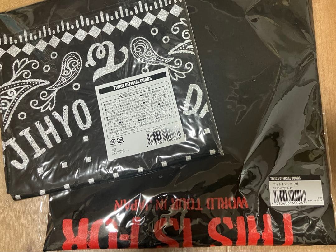 TWICE THIS IS FOR フォトTシャツ、バンダナset