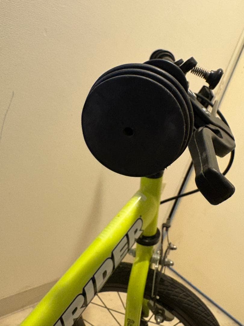 STRIDER ストライダー 14x ライムイエロー　スタンド付き