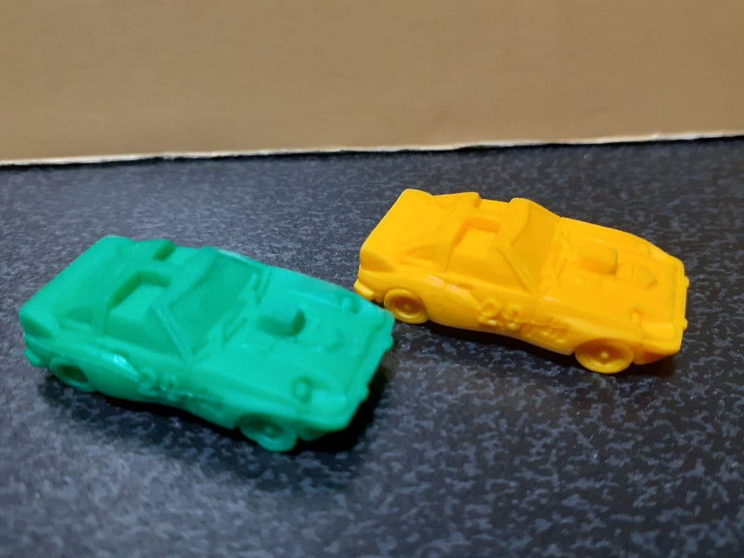 スーパーカー消しゴム 死喰魔V8Z カルフォルニアシルエット 緑 黄