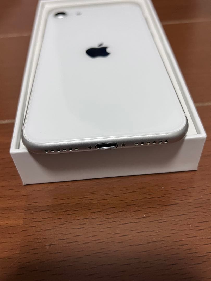 Apple iPhone SE (第2世代) ホワイト　64GB ジャンク扱い