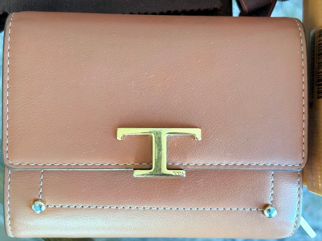 TOD‘S T タイムレス レザー ウォレット　ブラウン