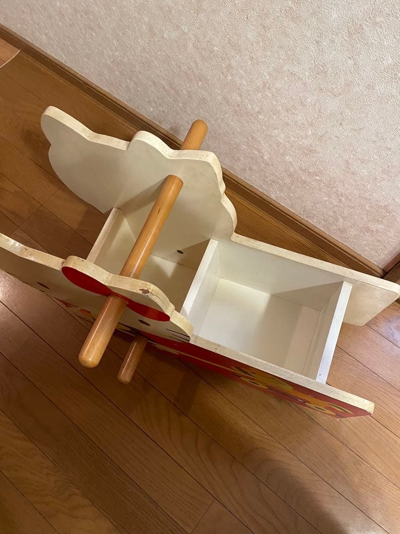 サンリオキティ　木製おもちゃ箱　収納BOX 木馬