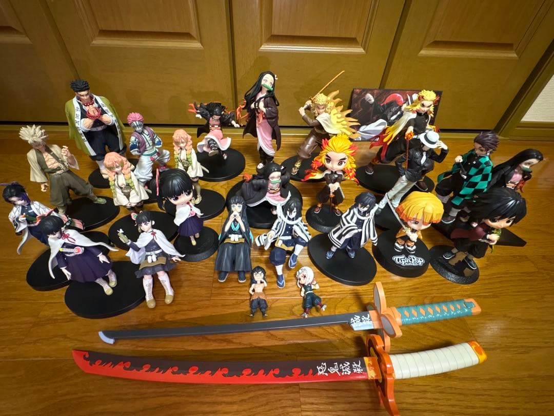 鬼滅の刃 フィギュアセットと刀