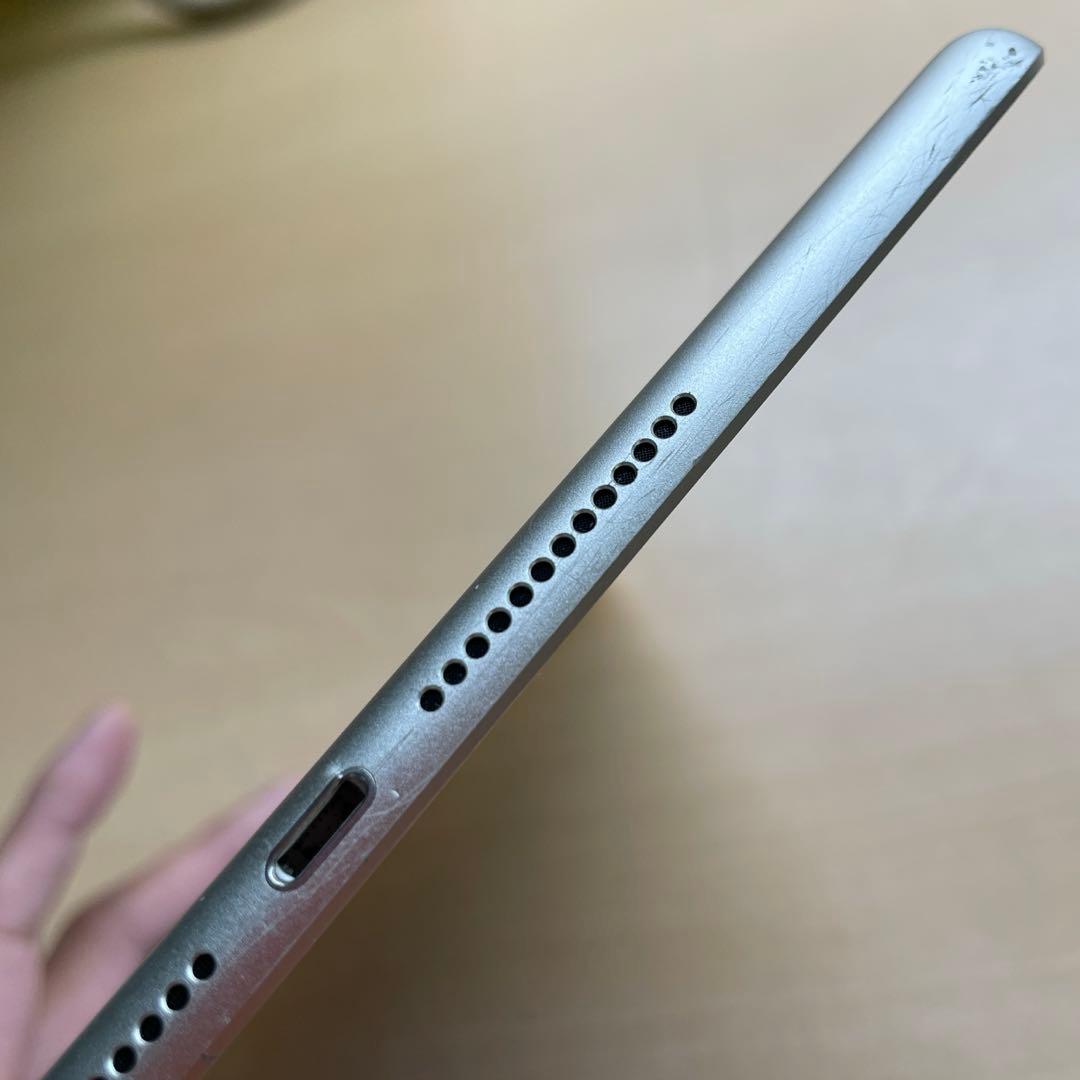 iPad 第6世代　A1893　Wi-Fiモデル　シルバー　32GB #5