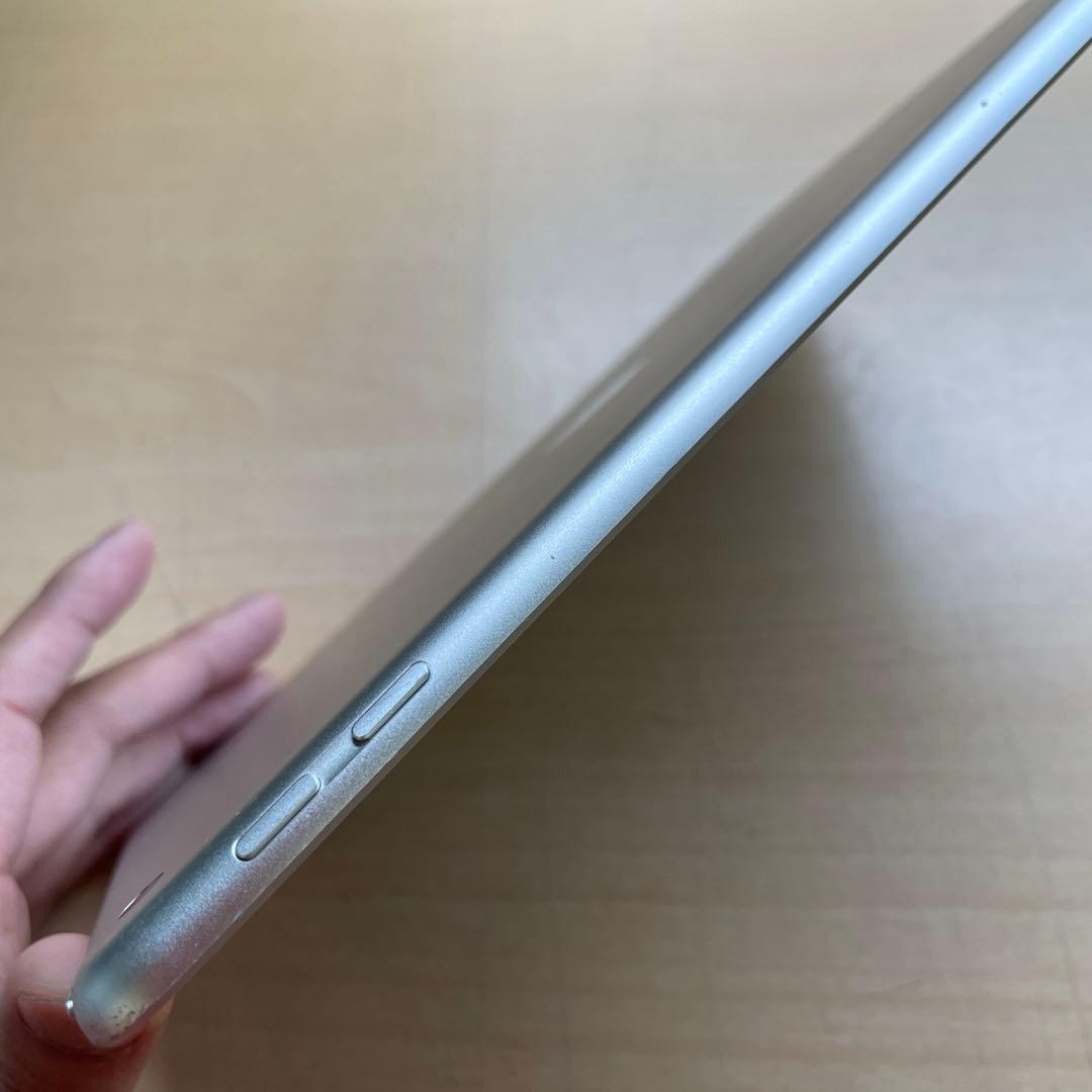 iPad 第6世代　A1893　Wi-Fiモデル　シルバー　32GB #5
