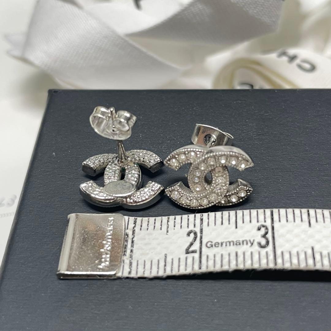 c*様 2020年　CHANEL ココマークロゴ ラインストーン　スタッドピアス