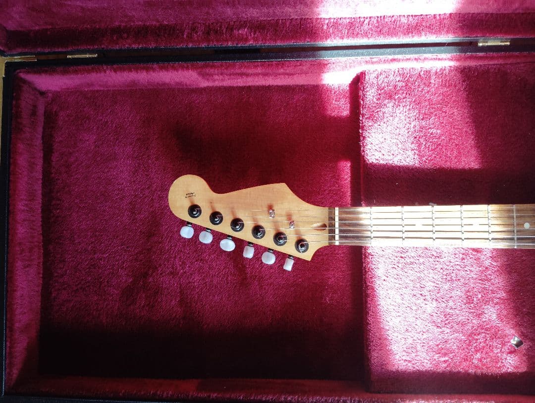 【中古】ギター?ハードケース＋エレキギター