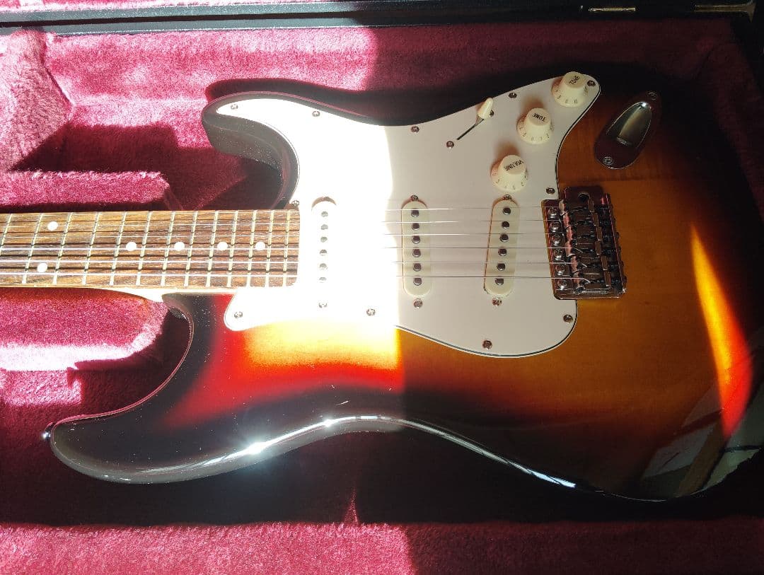 【中古】ギター?ハードケース＋エレキギター