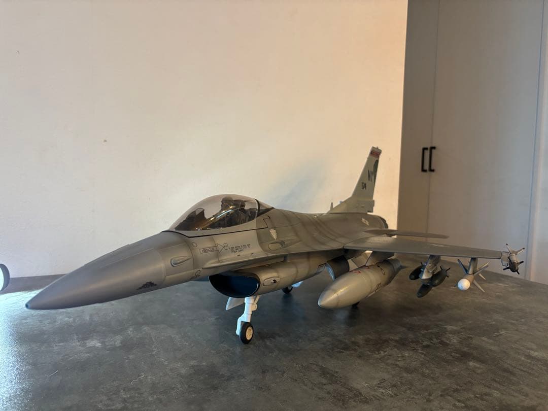エリートフォース　F-16fighting falcon1/18