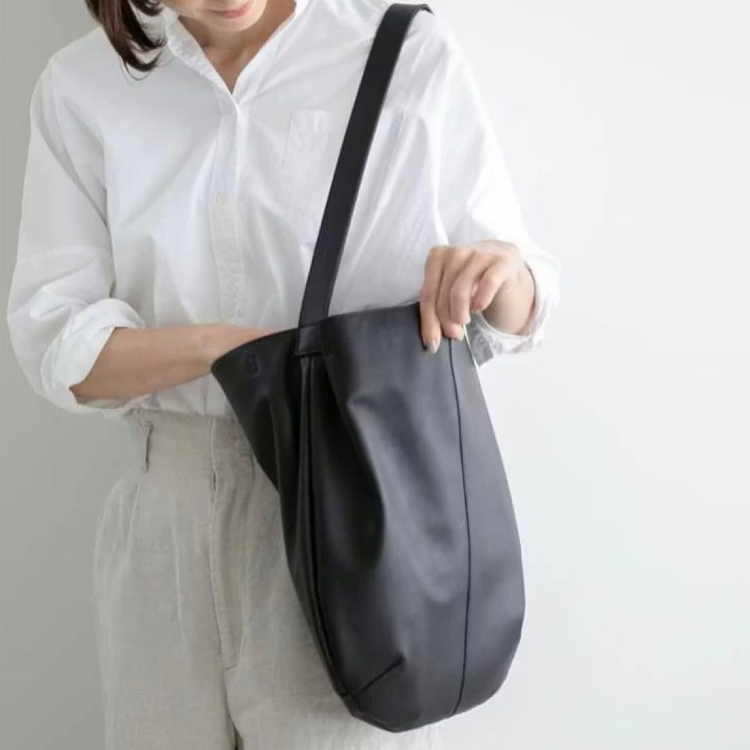 北欧暮らしの道具店「の日にもお気に入りを」撥水レザーの2WAYトートバッグ