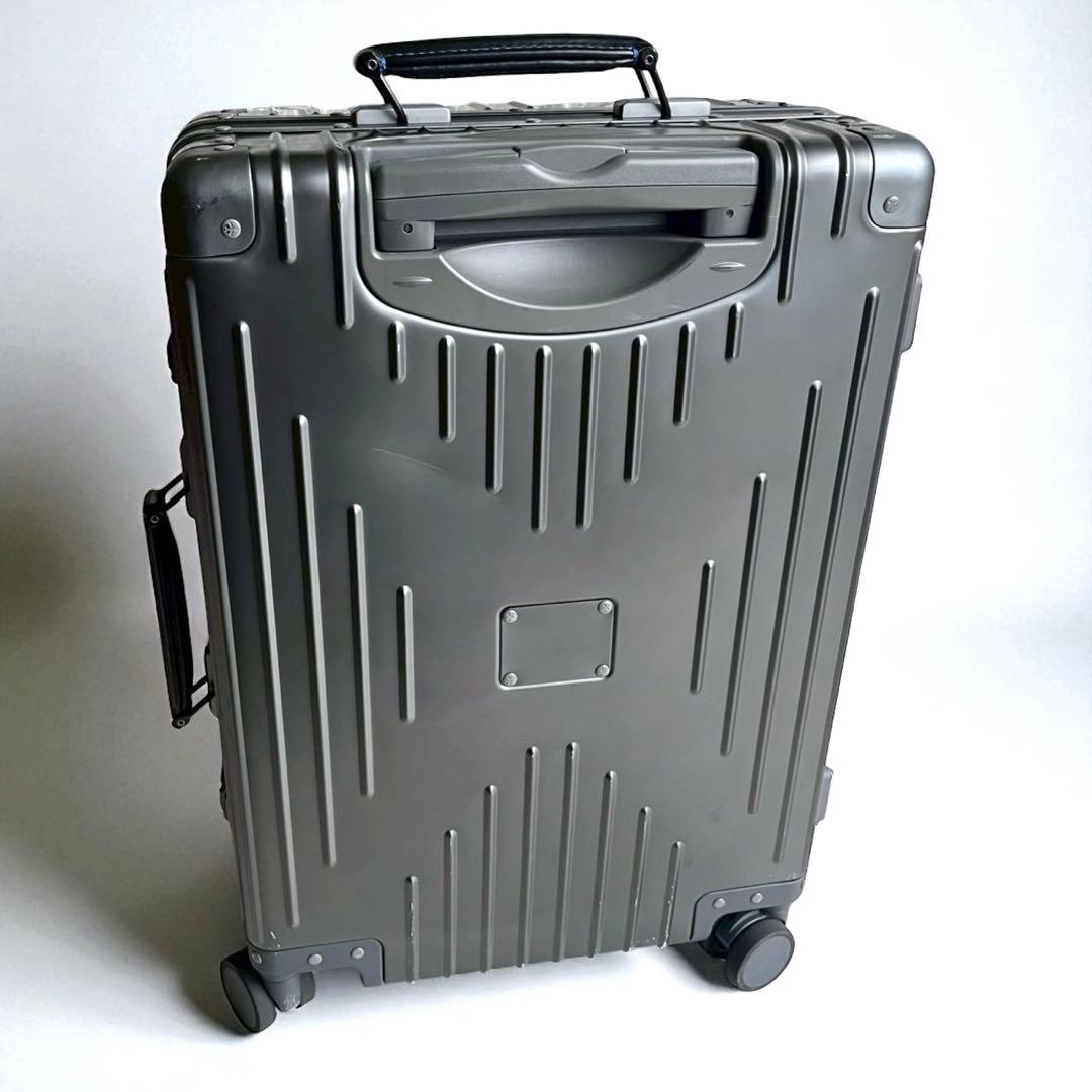 【希少 ガンメタ調】イノベーター 4輪アルミスーツケース36L 機内持ち込み