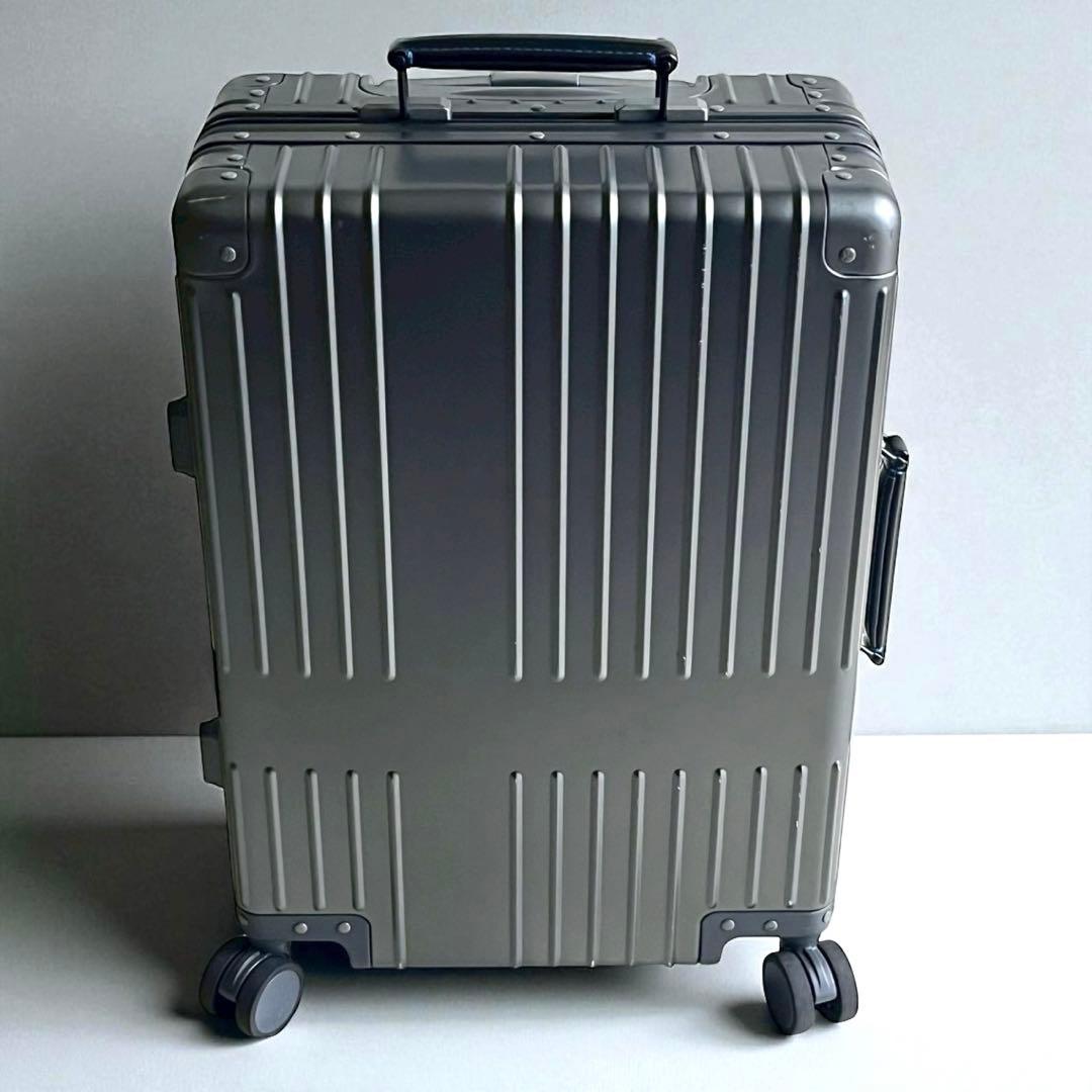 【希少 ガンメタ調】イノベーター 4輪アルミスーツケース36L 機内持ち込み