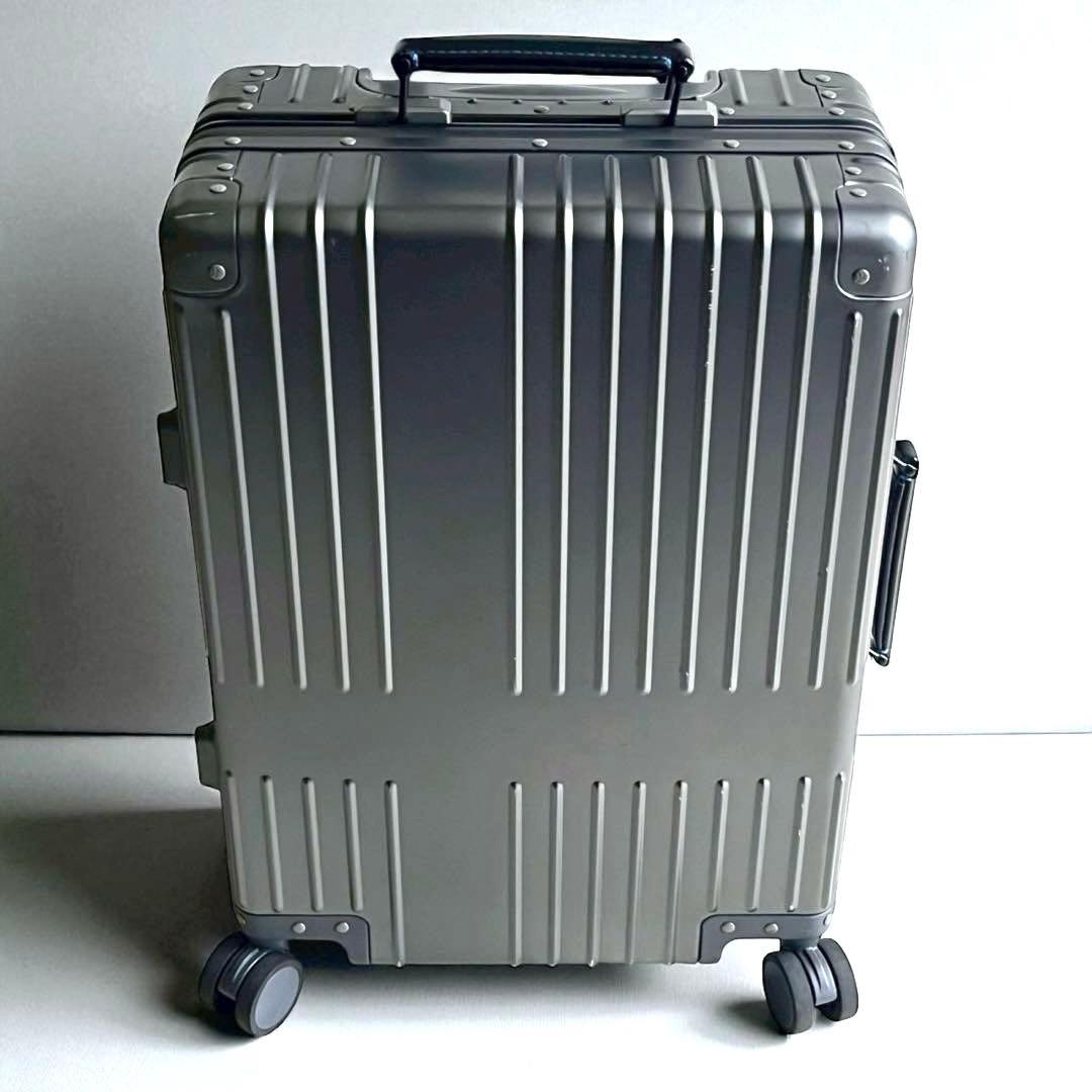 【希少 ガンメタ調】イノベーター 4輪アルミスーツケース36L 機内持ち込み