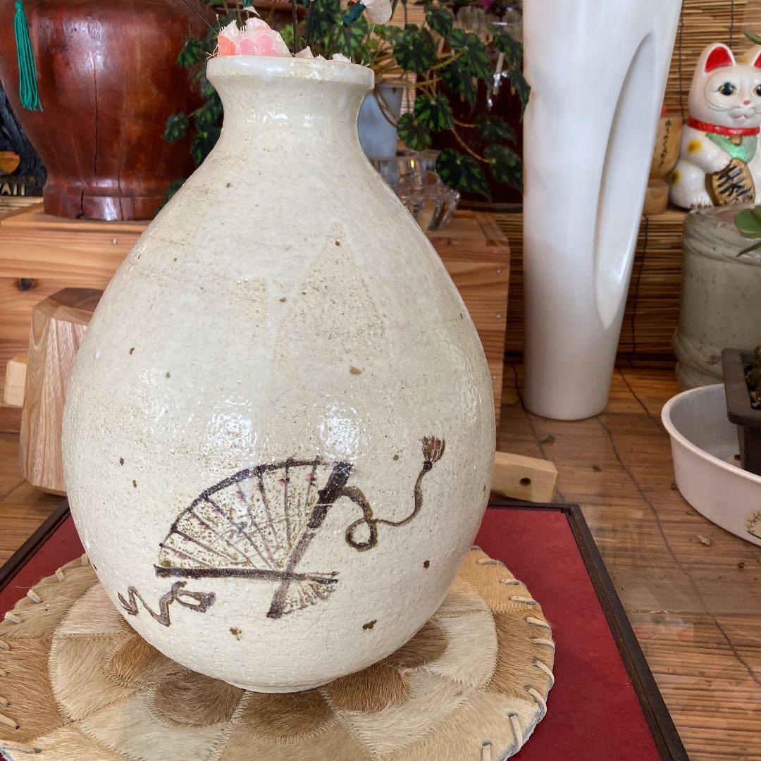 花瓶　高さ　29センチ直径約１９センチ有ります