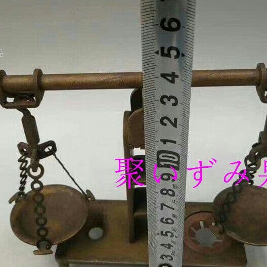アンティークの真鍮の天秤古い家の置物X