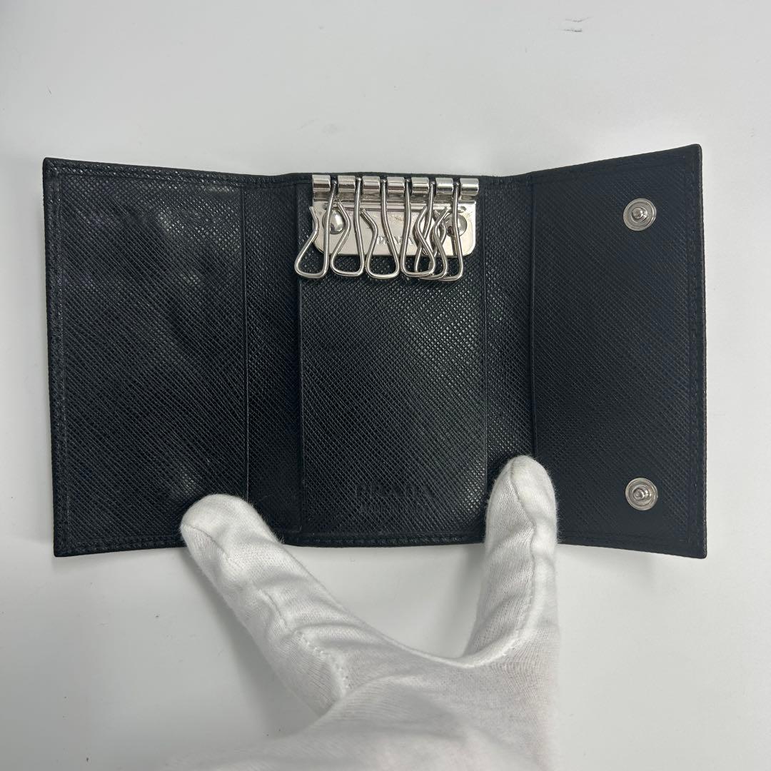 【美品】希少　プラダ 6連 キーケース 三角ロゴ サフィアーノレザー　黒