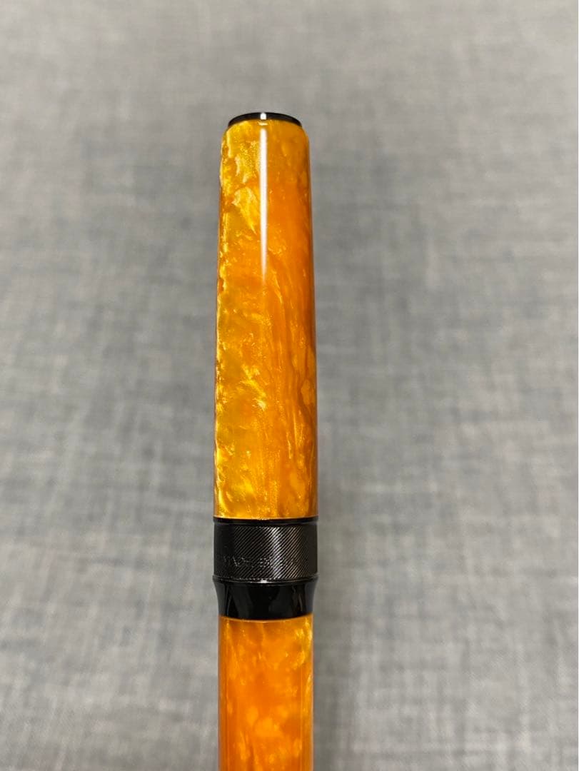 胡桃　ピナイダー ボールペン ラ・グランデ ベレッツァ ロックジャッロ