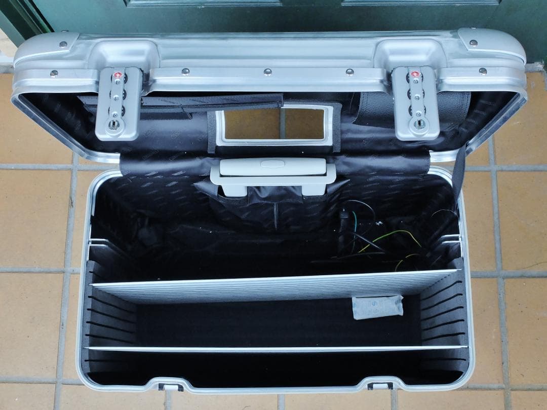 リモワ 985.51『ポルシェ』特別仕様 2輪TSAパイロット特大56L 激レア