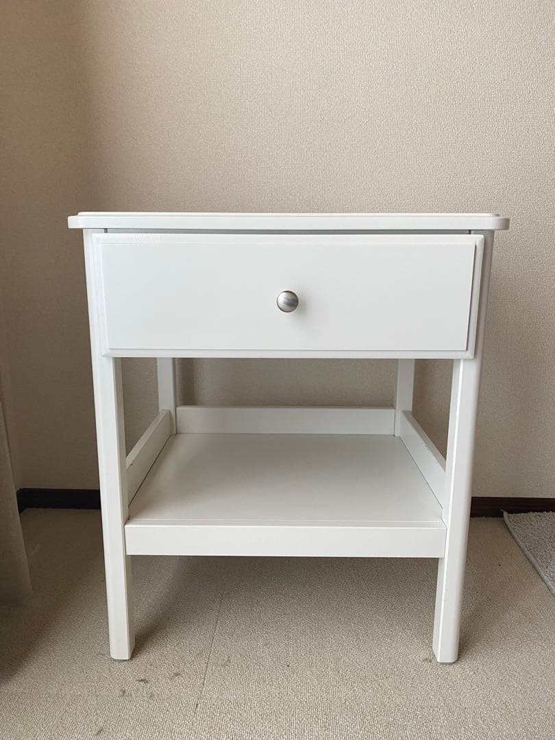 【取引中】IKEA TYSSEDAL サイドテーブル 白