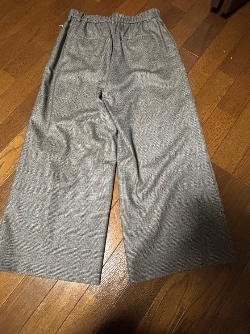 パパス今シーズンのタグ付きグレンチェックのパンツ