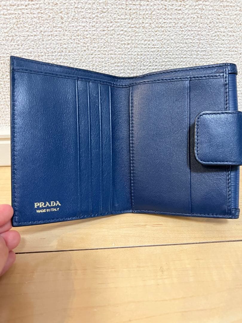 PRADA 財布　二つ折り　青