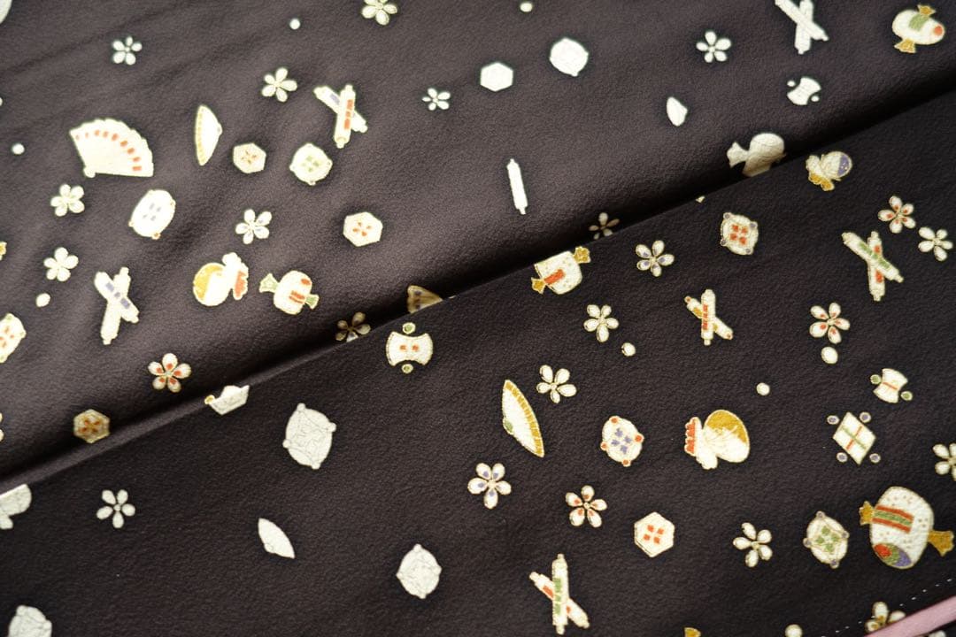 正絹　小紋　墨色　宝尽くしに梅